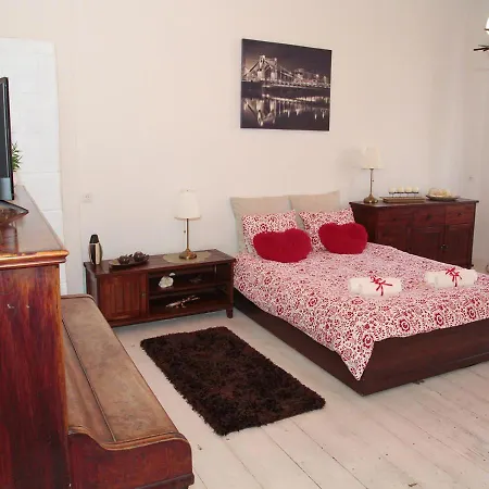 Grey Studio Apartment *