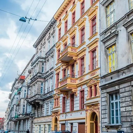 Grey Studio Apartment *